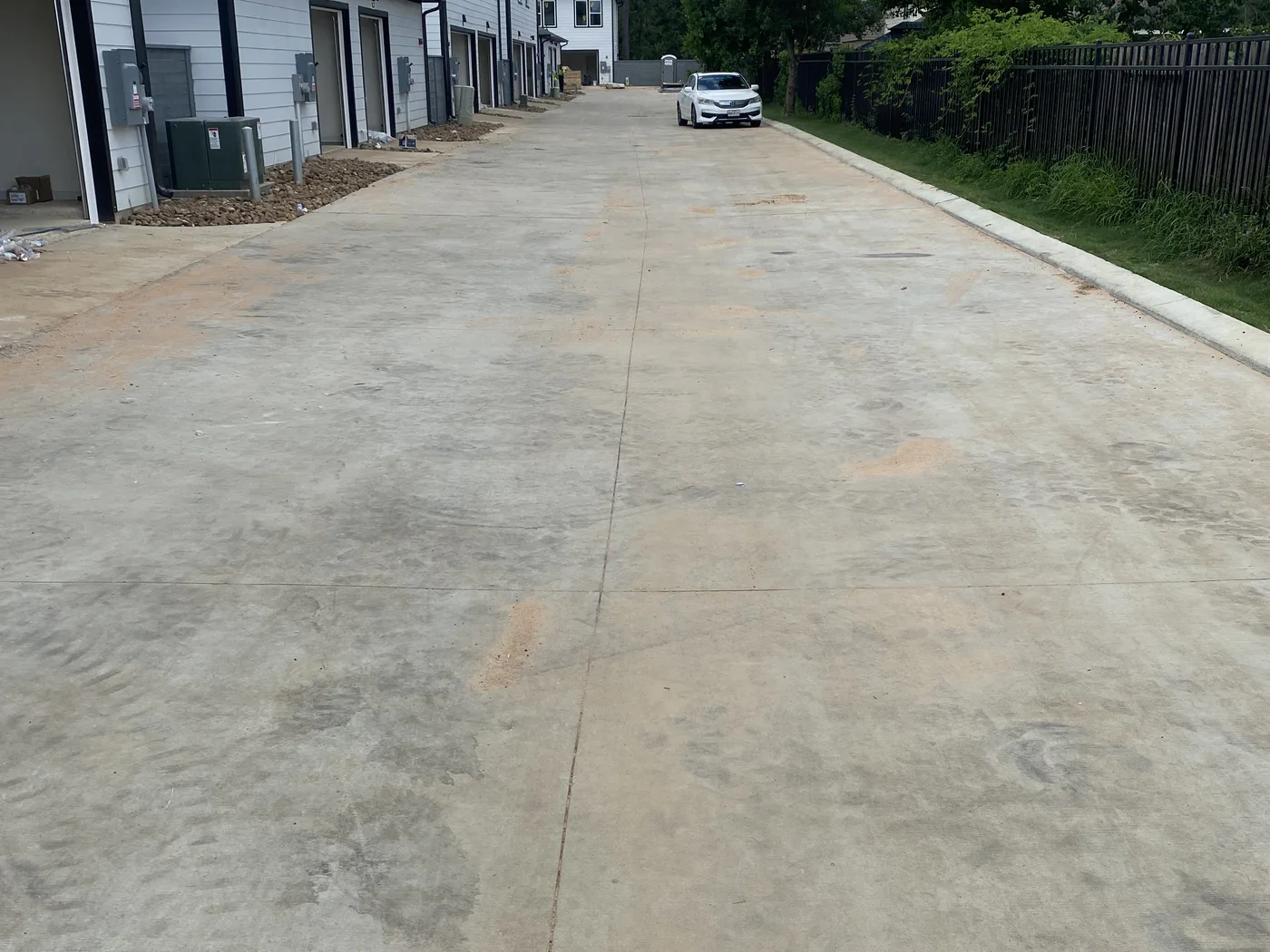 Townhome alley before pressure washing